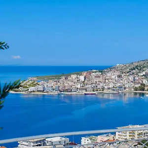 κάντε κράτηση εδώ